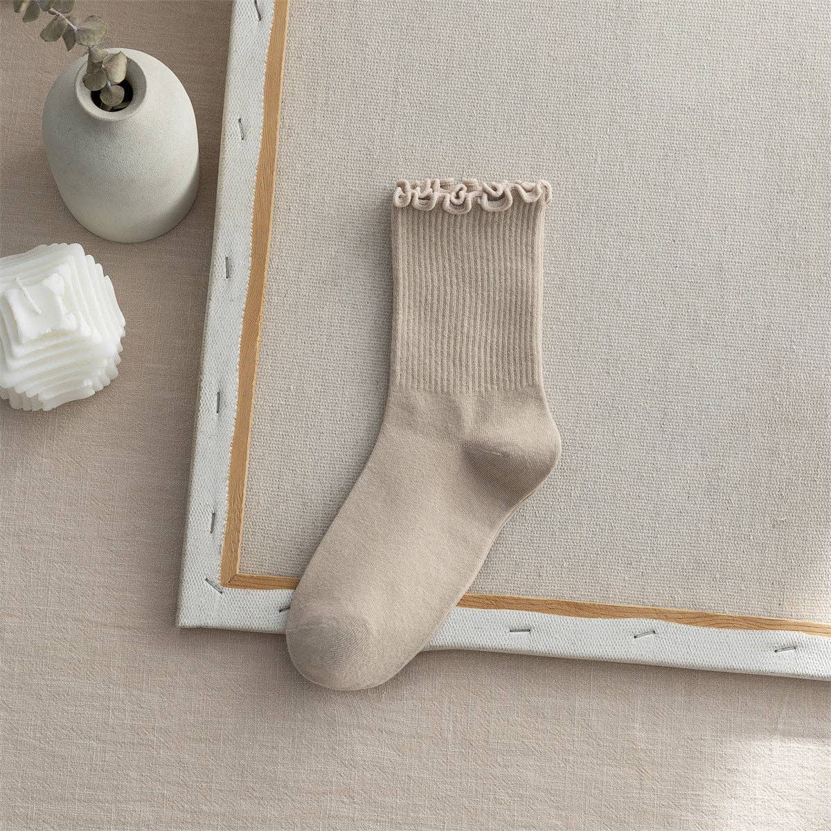 Flounce Ribbed Socks