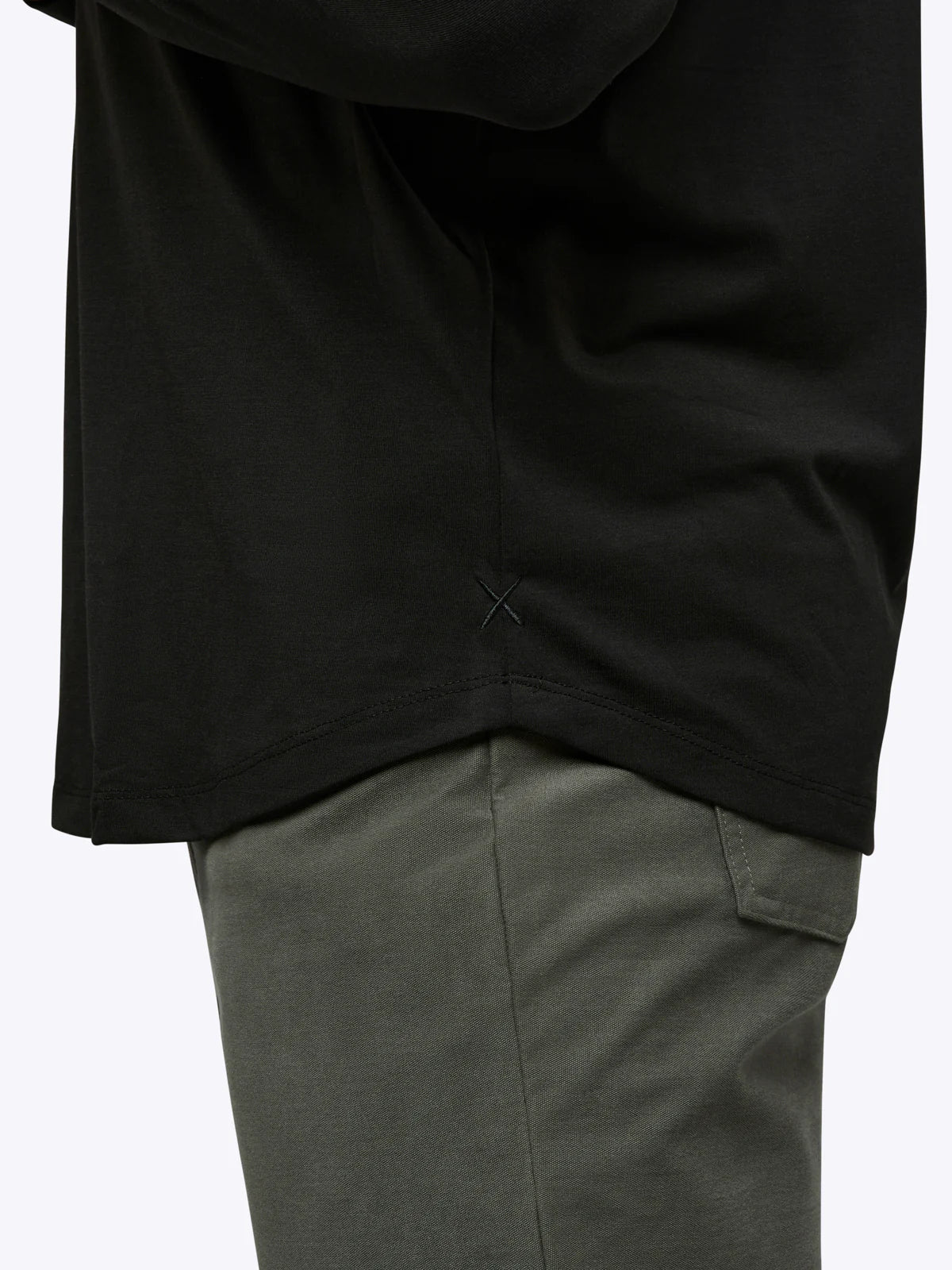CUTS AO Long Sleeve Curve-Hem Tee