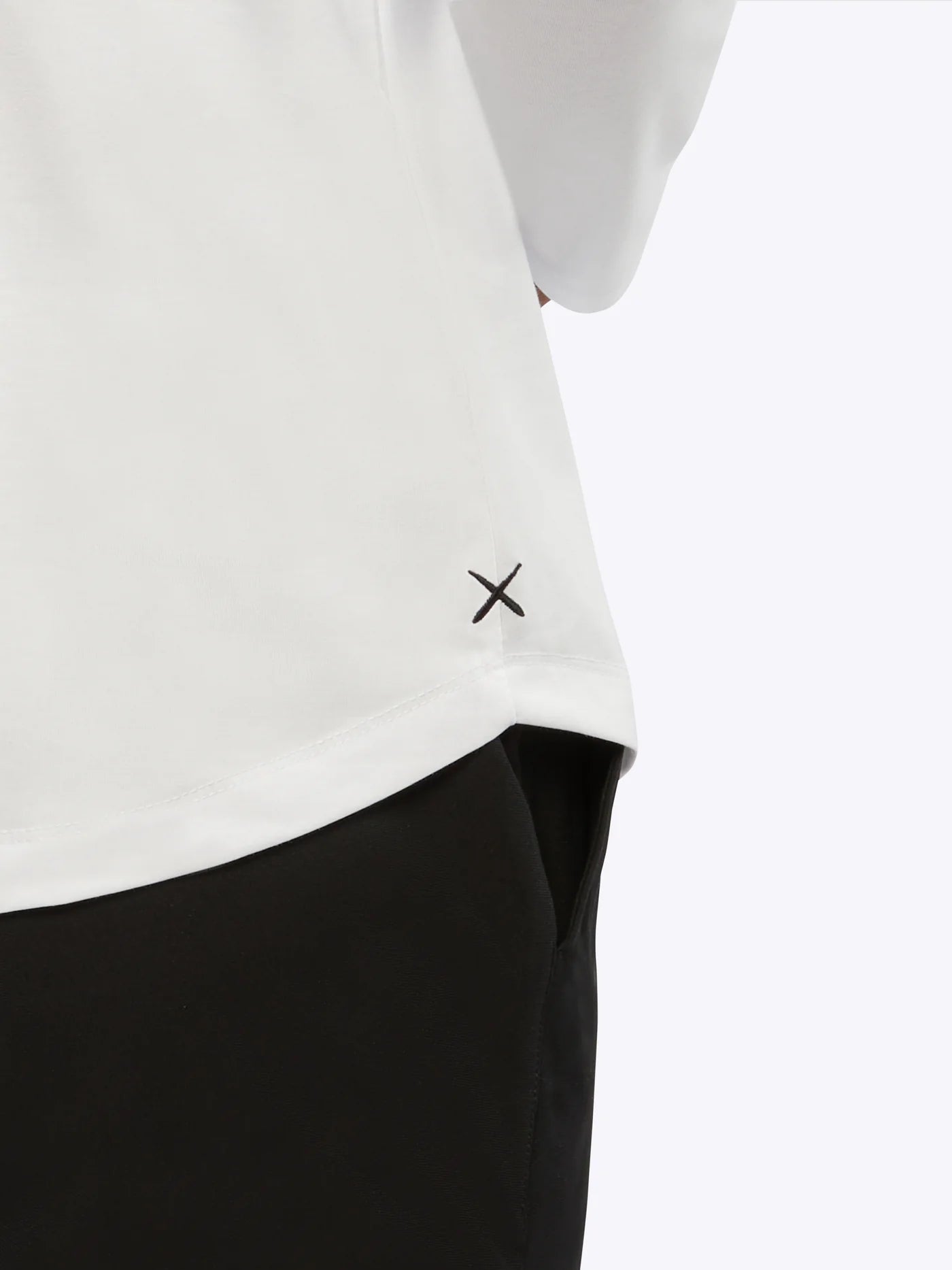 CUTS AO Long Sleeve Curve-Hem Tee